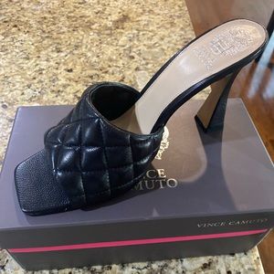 Women’s Vince Camuto heels NWT ‼️